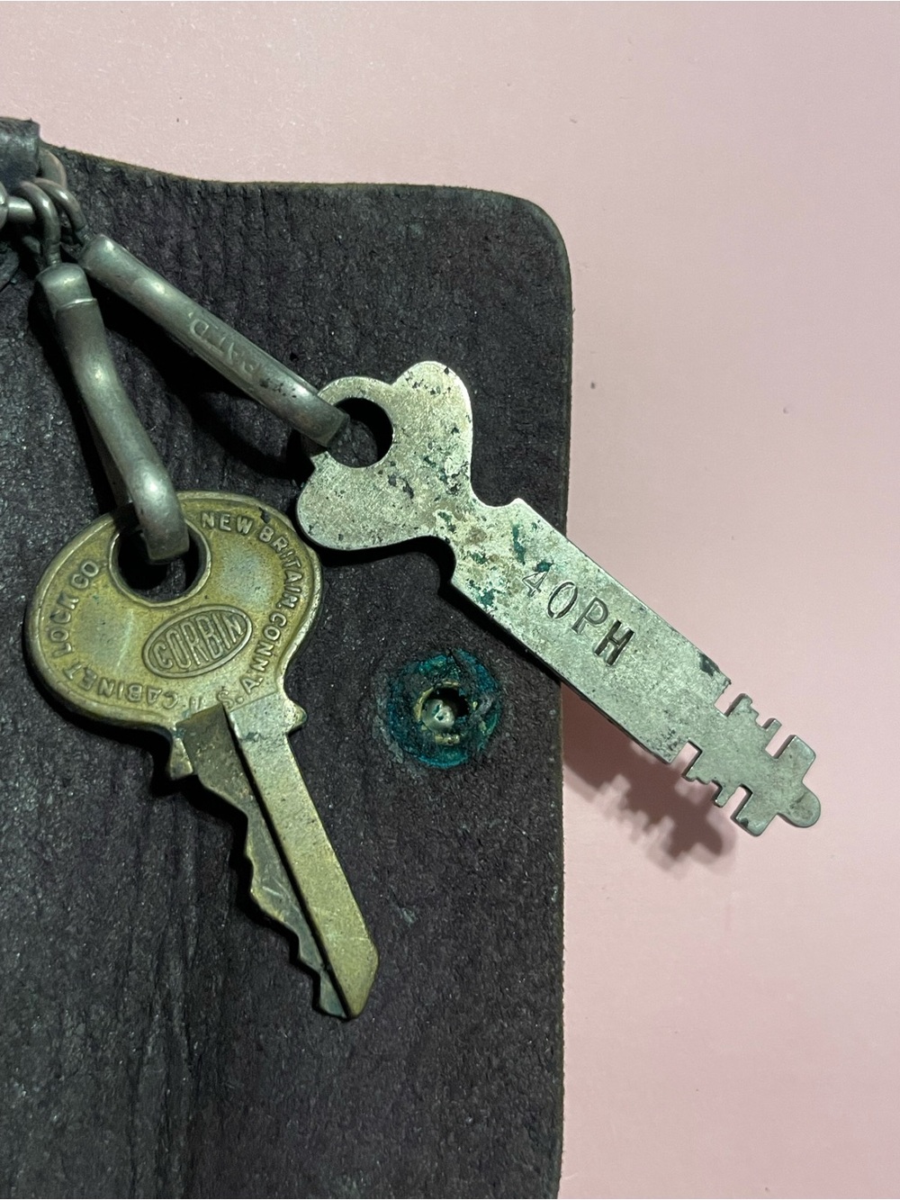 Vintage Leather Key Holder w/ Keys #8192 - Picture 2 of 11